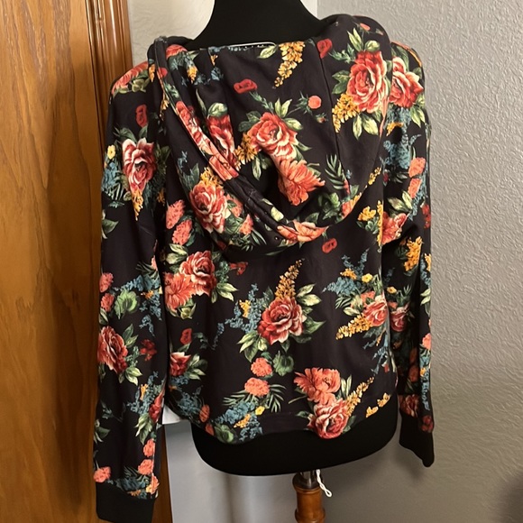 Alice and Olivia Cropped Floral Hoodie - Picture 4 of 9